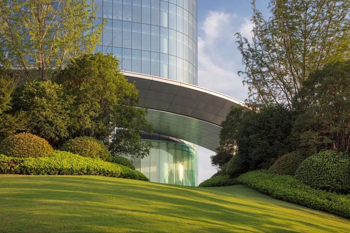 南昌新力中心塔樓直接落地，無裙房