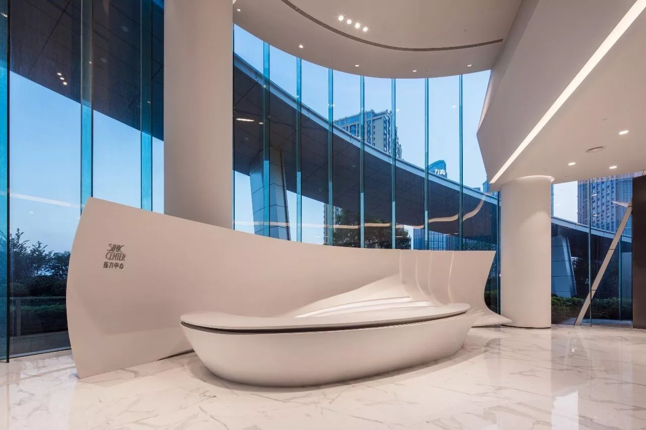 新力地產(chǎn)與天華為南昌新力中心打造了4.2m高闊層高、地下雙層超大專屬車庫