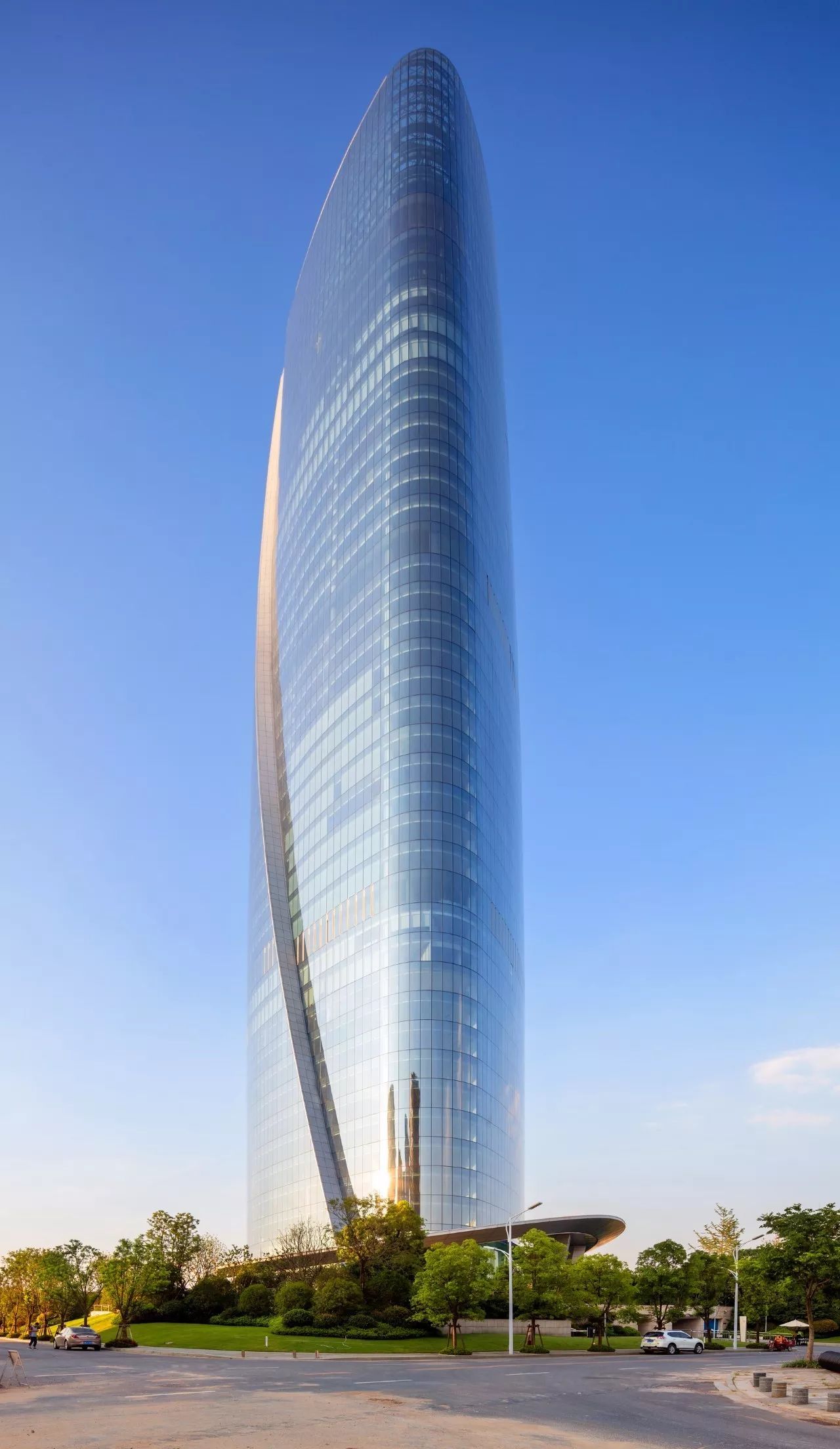 南昌新力中心塔樓直接落地，無裙房