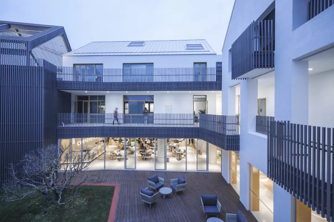 豐富空間體驗(yàn)的露臺和廊道