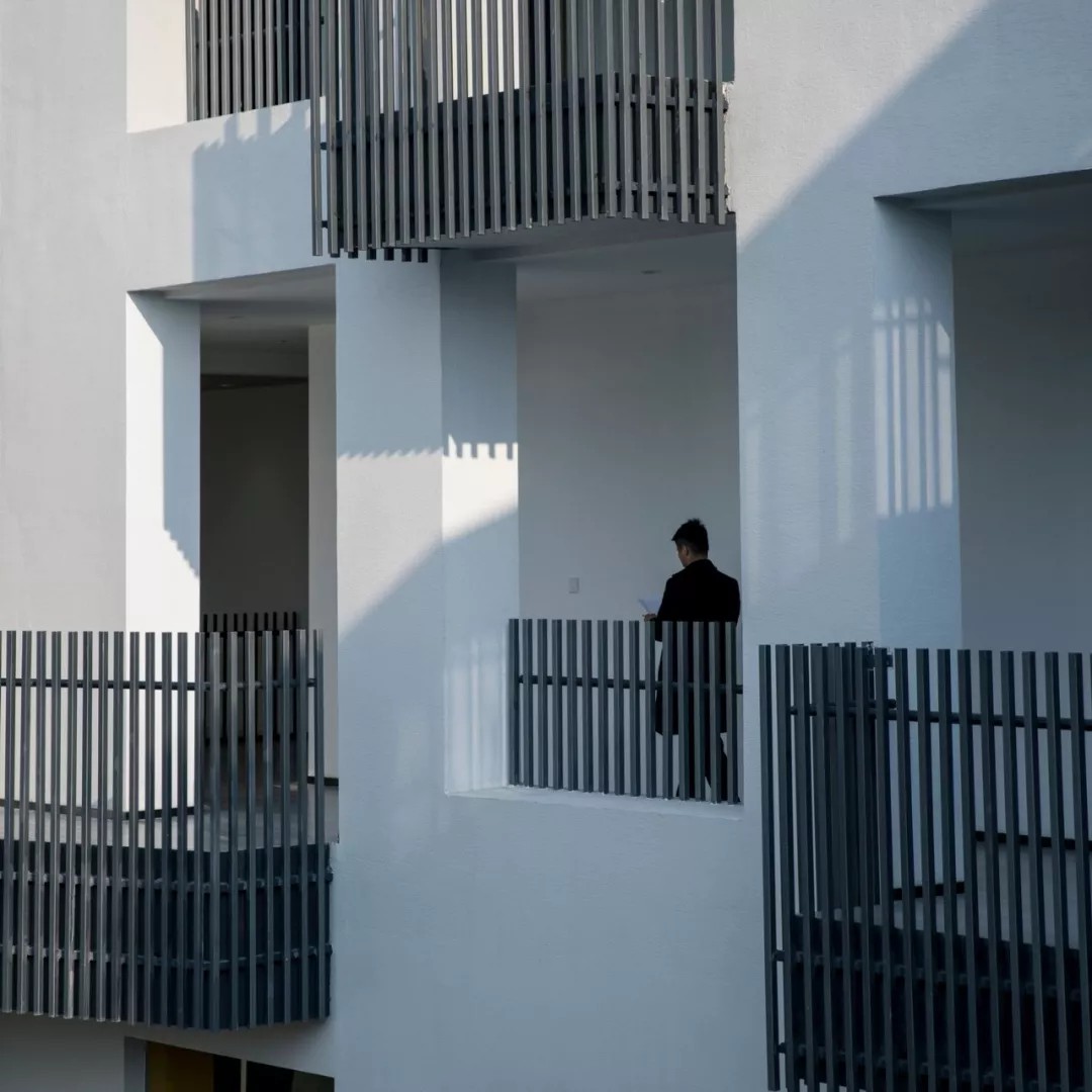 豐富空間體驗(yàn)的露臺和廊道