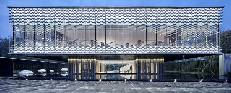 灑落一地靈動與幻變